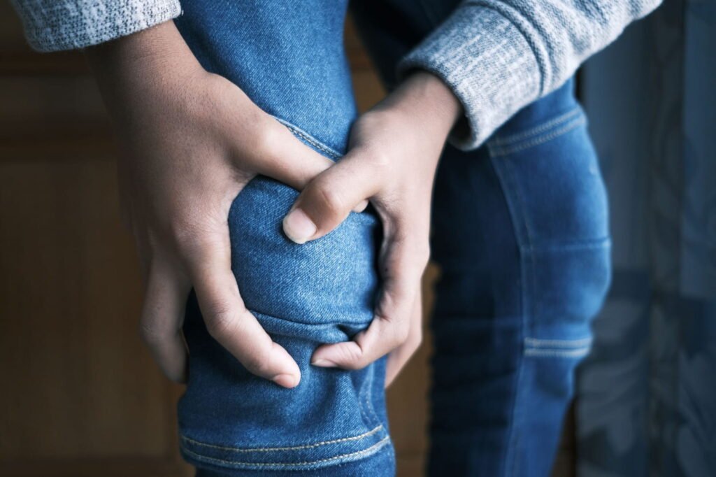 قرحة الركبة: الأسباب والأعراض وطرق العلاج والوقاية من مضاعفاتها